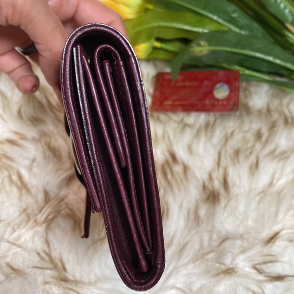 Cartier Trifold Wallet in Patent Leather with unbranded multicolor chain - Picture 7 of 13